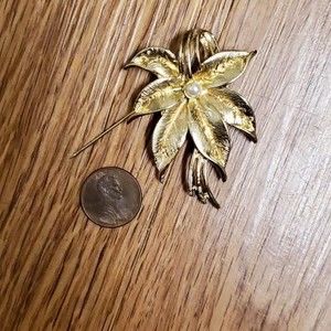 #gold #eighties #dynasty lily brooch with #pearl center #florar